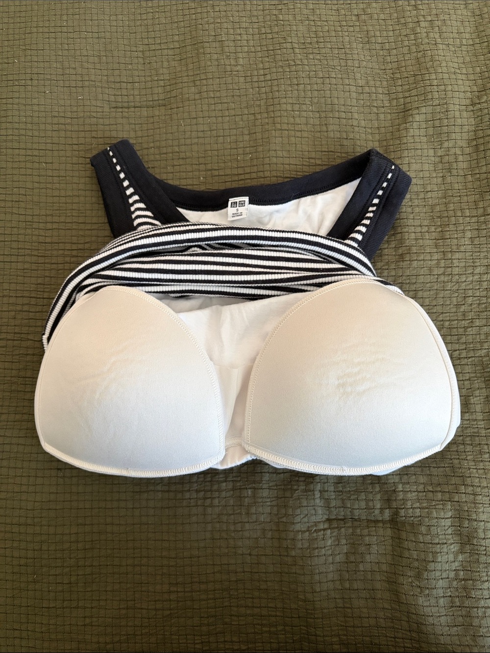 Uniqlo Black and White Striped Crop Tank - Picture 4 of 4